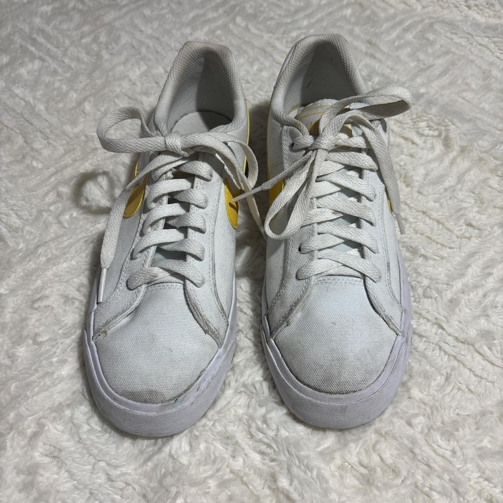 Nike Sneakers Womens 8 White Yellow Low Top
